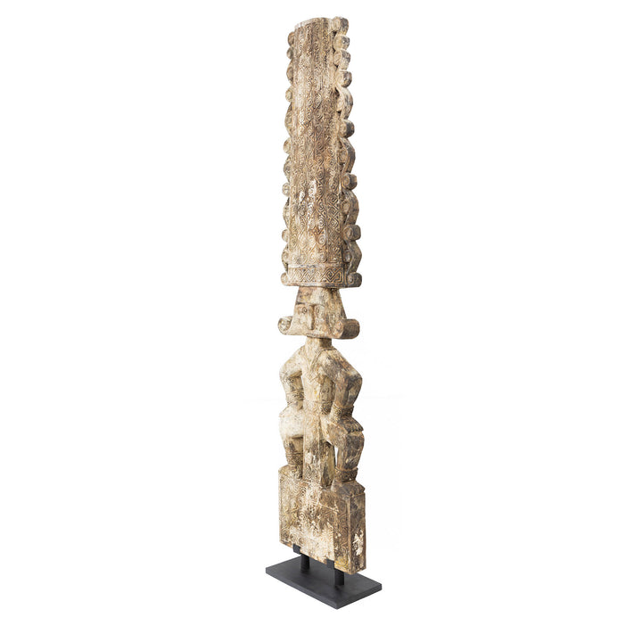 grand totem ancien de décoration en bois sculpté