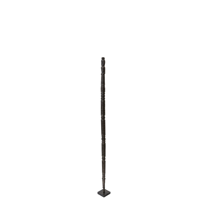 Petit totem décoratif sculpté en bois noir