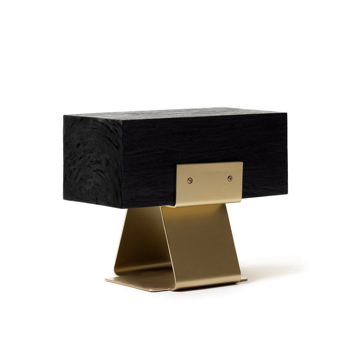 Tabouret en bois de suar massif brûlé et pied design finition bronze